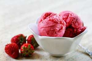 strawberry-frozen-yogurt